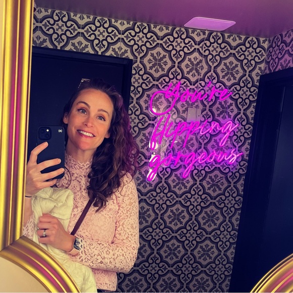 Meet your Posher, Jennifer - Picture 1 of 1